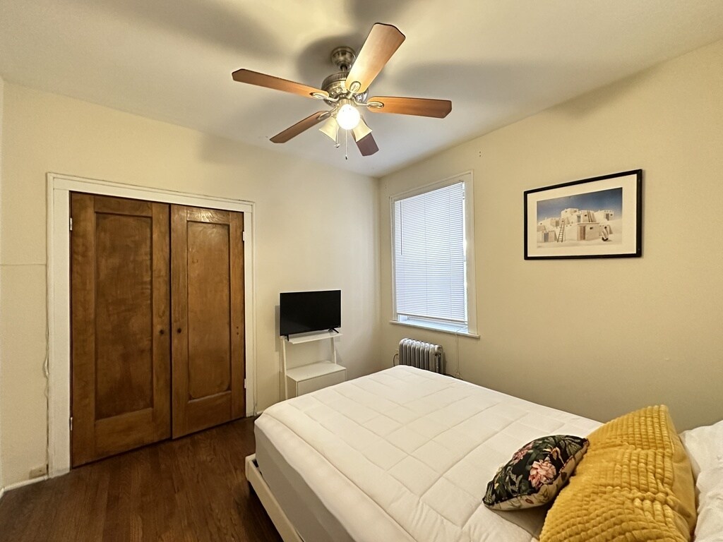 Building Photo - 5023 N Ridgeway Ave