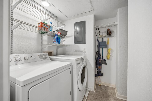 Building Photo - 763 Bering Dr