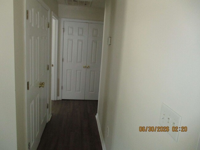 Building Photo - 2201 Beachview Dr