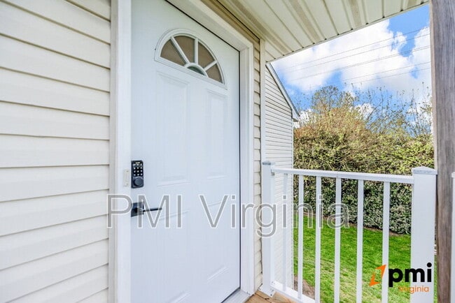 Building Photo - 631 Bluff Ct