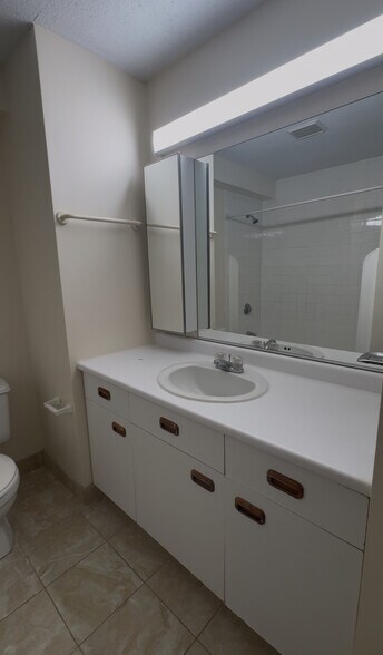 Building Photo - 142 North Beacon St