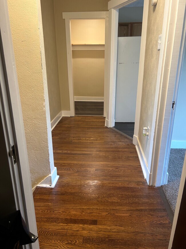 Building Photo - 638 Hazelwood Ave