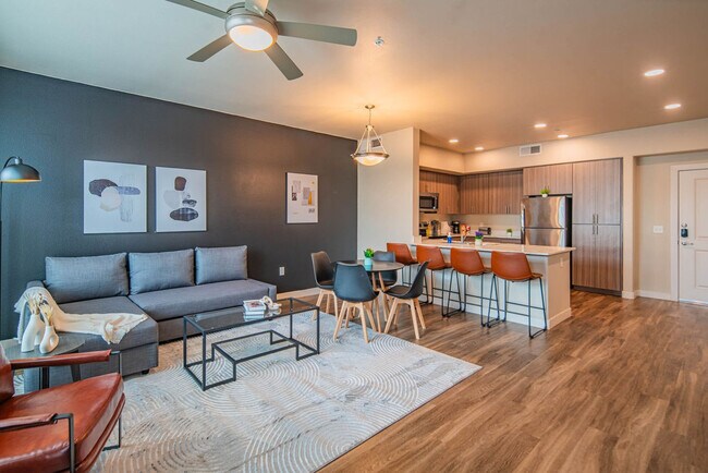 Building Photo - 2044 S Willow Creek Apartment