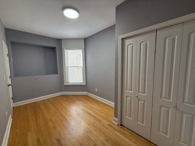 Building Photo - 2449 N Ridgeway Ave
