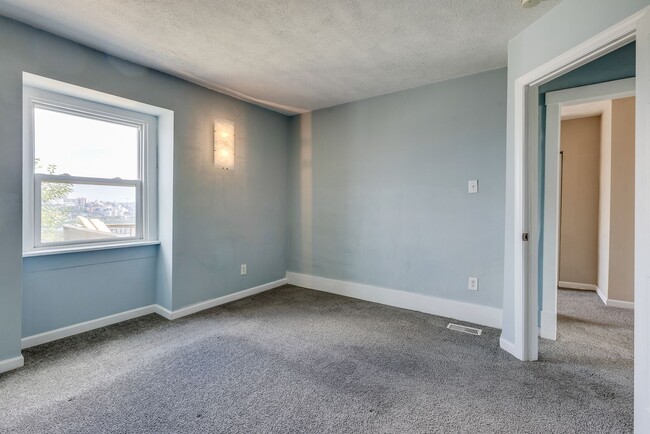 Building Photo - 2319 Berg St