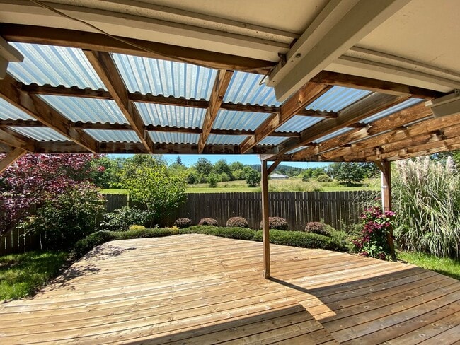 Building Photo - $500 OFF Move in Costs!!