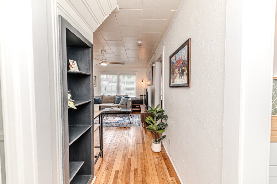 Building Photo - 508A W Chisholm St