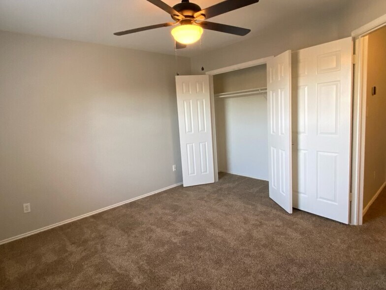 Building Photo - 2326 Clover Ridge Dr