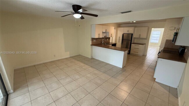 Building Photo - 3199 Coral Hills Dr