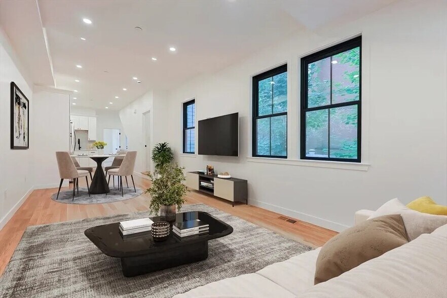 Building Photo - 12 George St