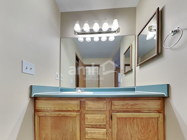 Building Photo - 1209 Nottingham Rd