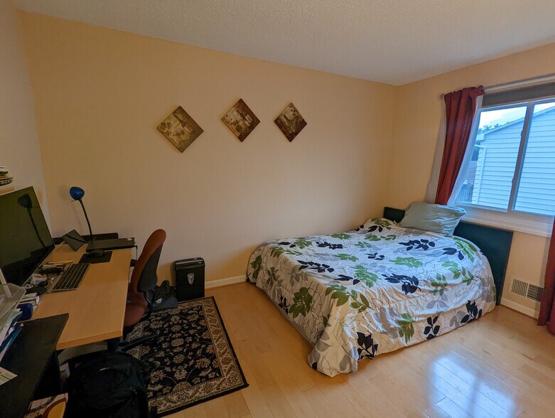 2nd bedroom - 539 French Rd