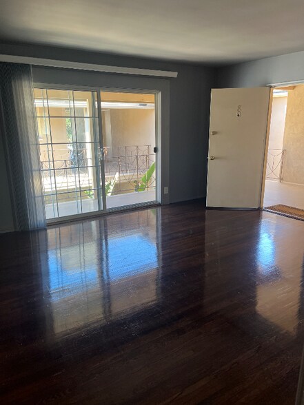 Primary Photo - 13744 Burbank Blvd