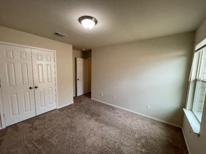 Building Photo - 2720 Samson Dr