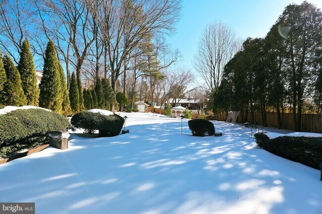 Building Photo - 8519 Electric Ave