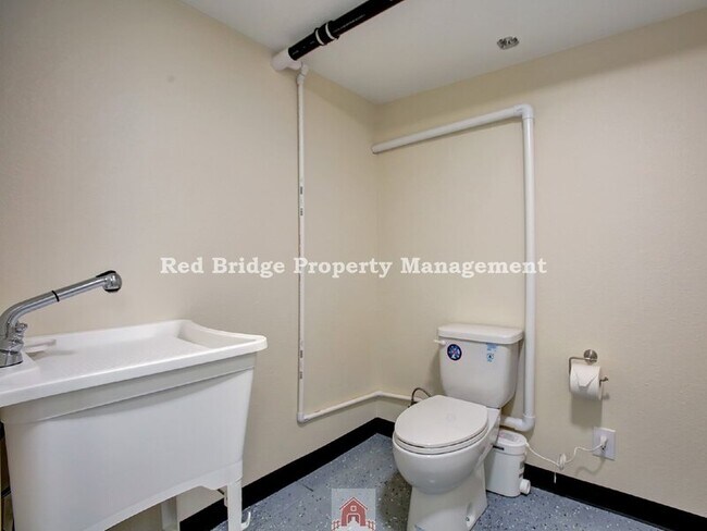 Building Photo - 5022 NE 23rd Ave