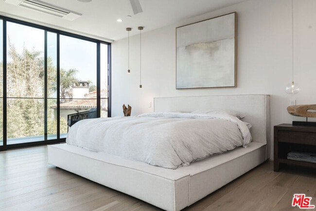 Building Photo - 606 N Ardmore Ave