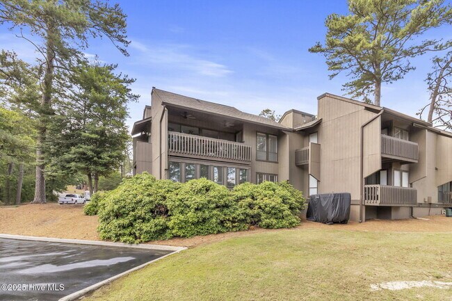 Building Photo - 800 St Andrews Dr