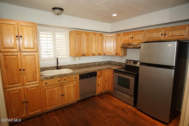 Building Photo - 4433 N Stanton St