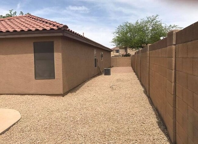 Building Photo - 3-bedroom, 2-bath on oversized lot
