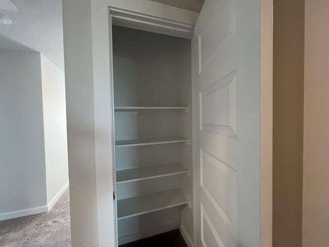 Building Photo - Charming 3/2.5 2 Story Home in Hiddenbrook