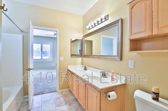 Building Photo - 2695 E Harrison Ct