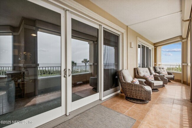 Building Photo - 426 Beachside Pl