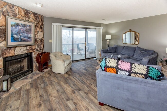 Building Photo - 2 Bed & 2 Bath Condo