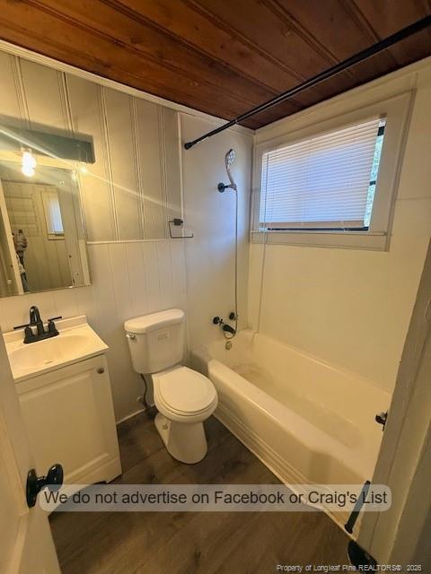 Building Photo - 201 Country Club Dr