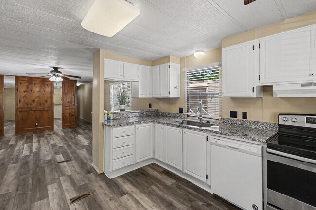 Building Photo - 14351 W Ravine Run