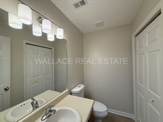 Building Photo - LOVELY 3 BEDROOM, 2.5 BATHROOM HOME IN ROCKY HILL AREA!!