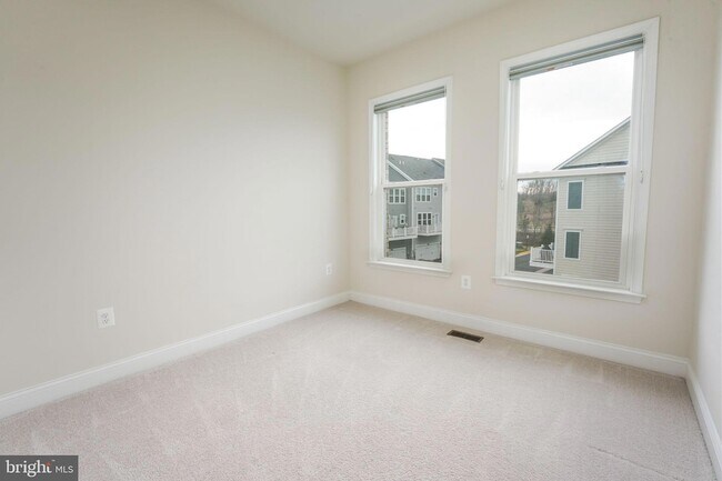 Building Photo - 2056 Alder Ln