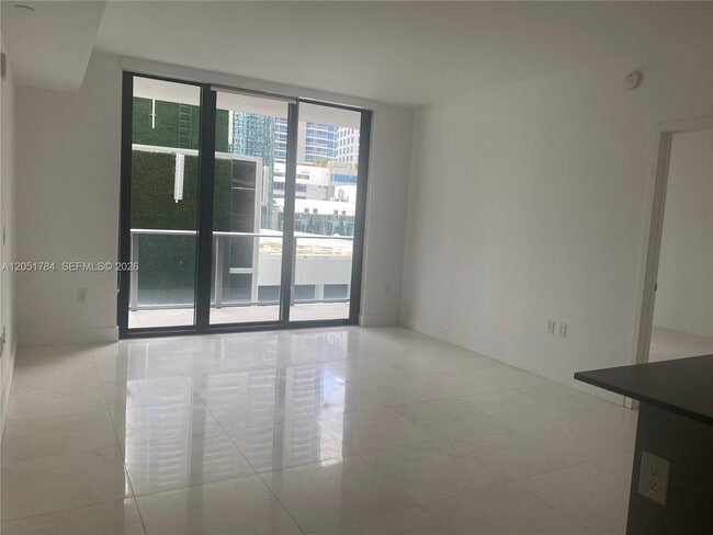 Building Photo - 1010 Brickell Ave