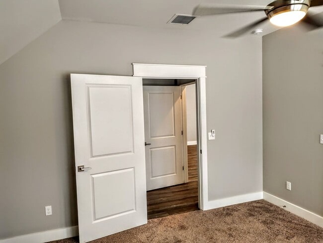 Building Photo - Great Carriage House in Southwood