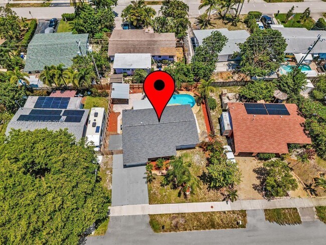 Building Photo - 2920 NE 8th Terrace