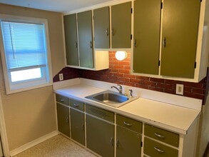 Building Photo - 904 Park Ave