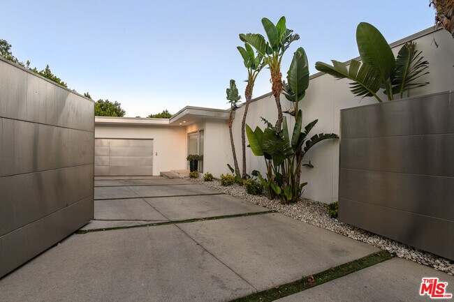 Building Photo - 10134 Angelo View Dr