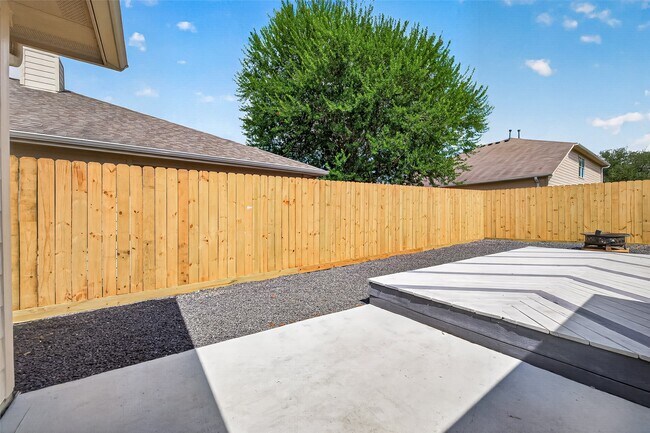 Building Photo - 22210 Bellow Glen Dr