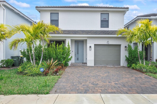 Building Photo - 713 SE 15th Ave