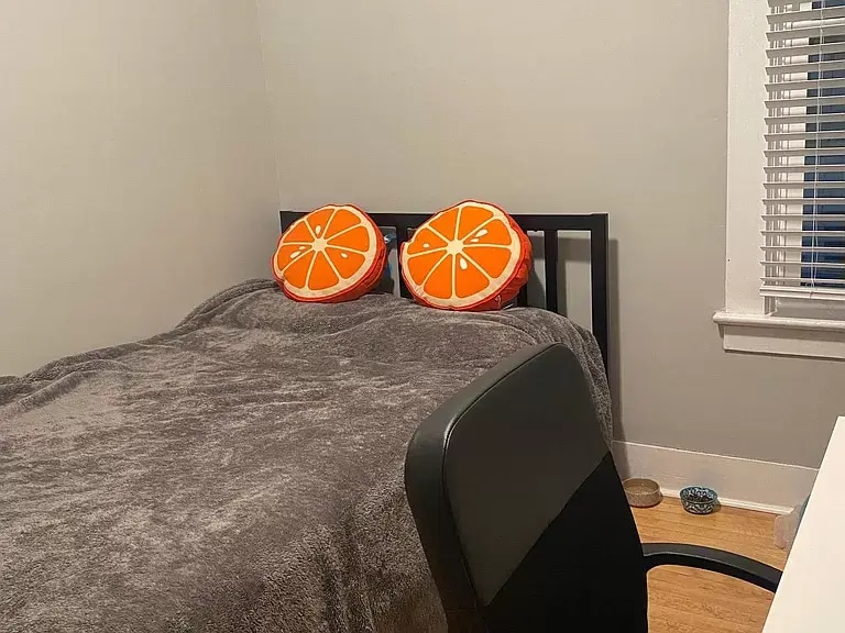 Building Photo - 10 Farm St