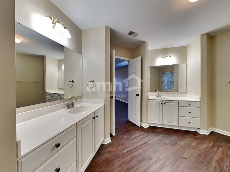 Building Photo - 2635 Planters Pointe Blvd