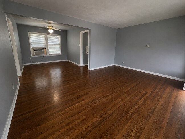 Building Photo - Alamo Heights Townhome