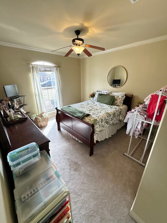 Building Photo - Lakewood Neighborhood!