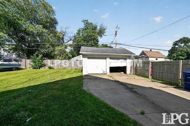 Building Photo - 3318 Stickney Ave