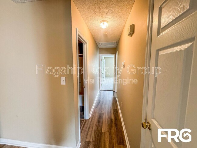 Building Photo - 3311 Moseley Dr