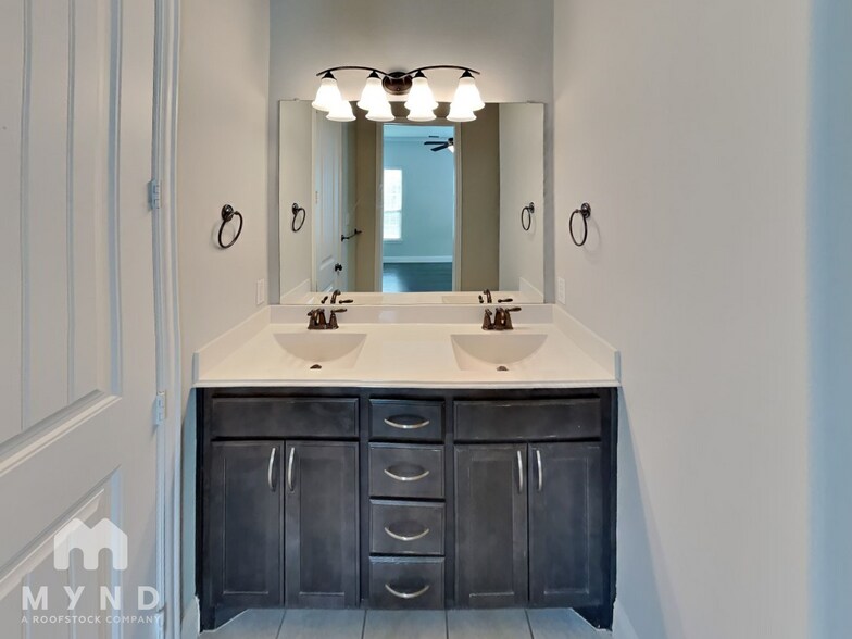 Building Photo - 868 Dartford Dr