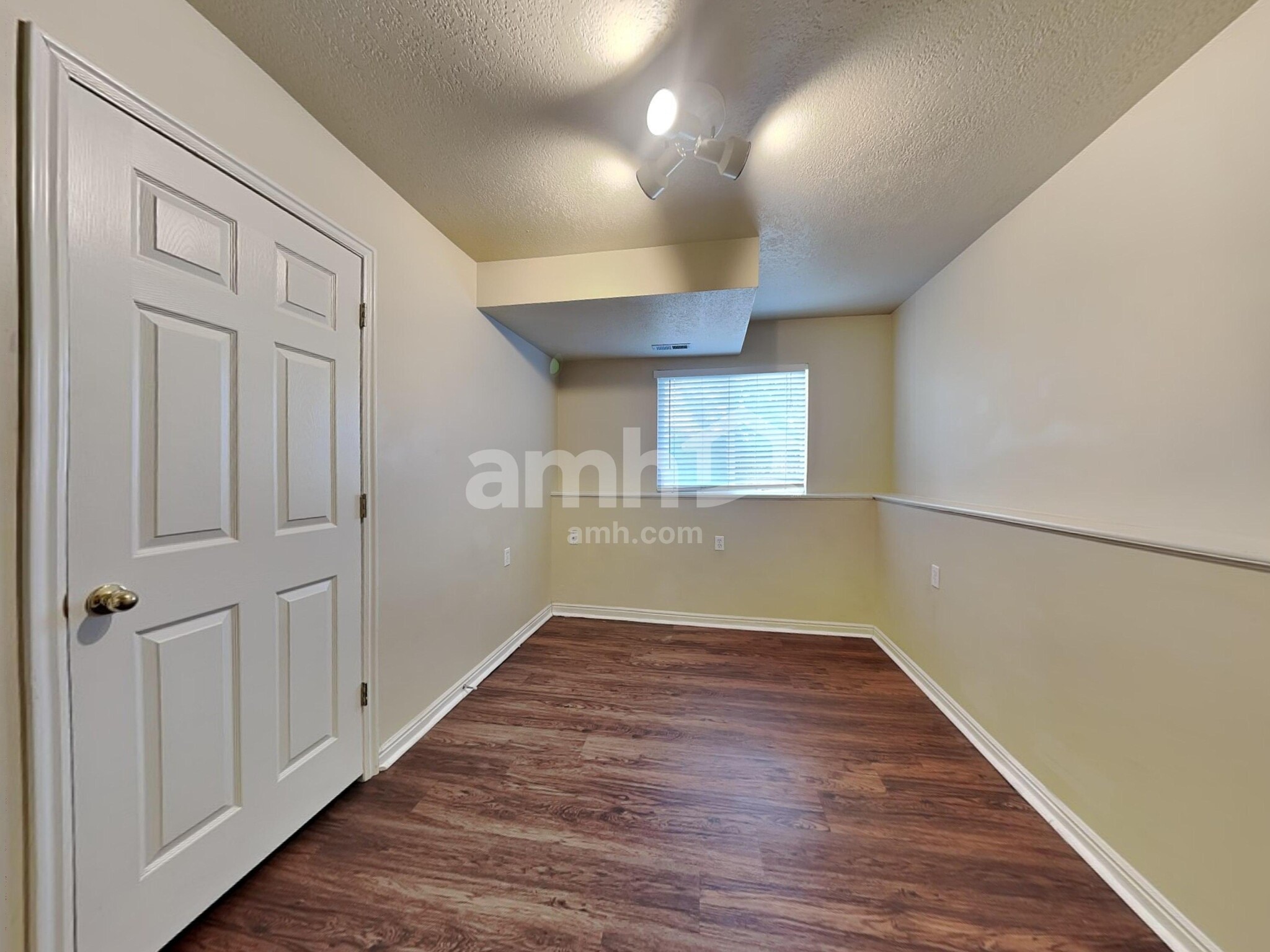 Building Photo - 1365 E 150 S