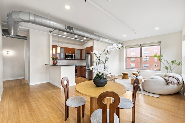 Building Photo - 234 10th St