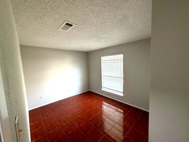 Building Photo - 5817 W Tidwell Rd