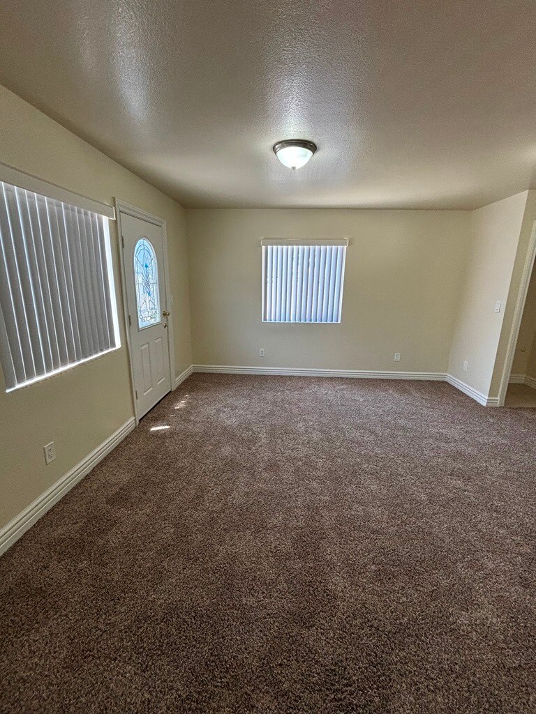 Building Photo - 318 E 105th St